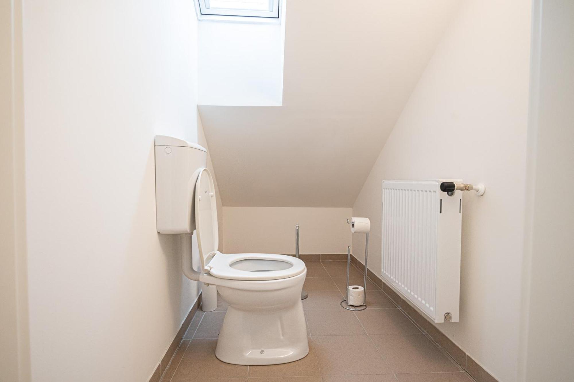 וינה Airy Attic Apt.: Stylish Studio At Penzing Area מראה חיצוני תמונה